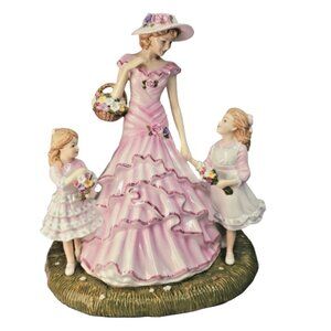 Royal Doulton "Close to My Heart" Figurine – Limited Edition HN5718